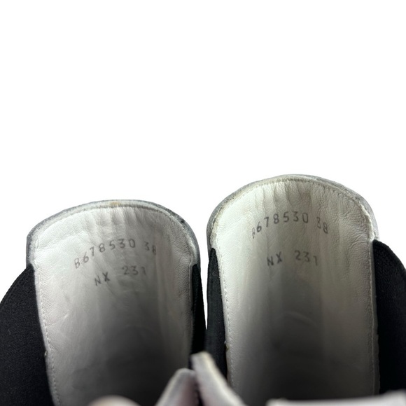 ALEXANDER MCQUEEN PATENT LEATHER WHITE BLACK TREAD HEELED MOD ANKLE BOOTS - Picture 14 of 16